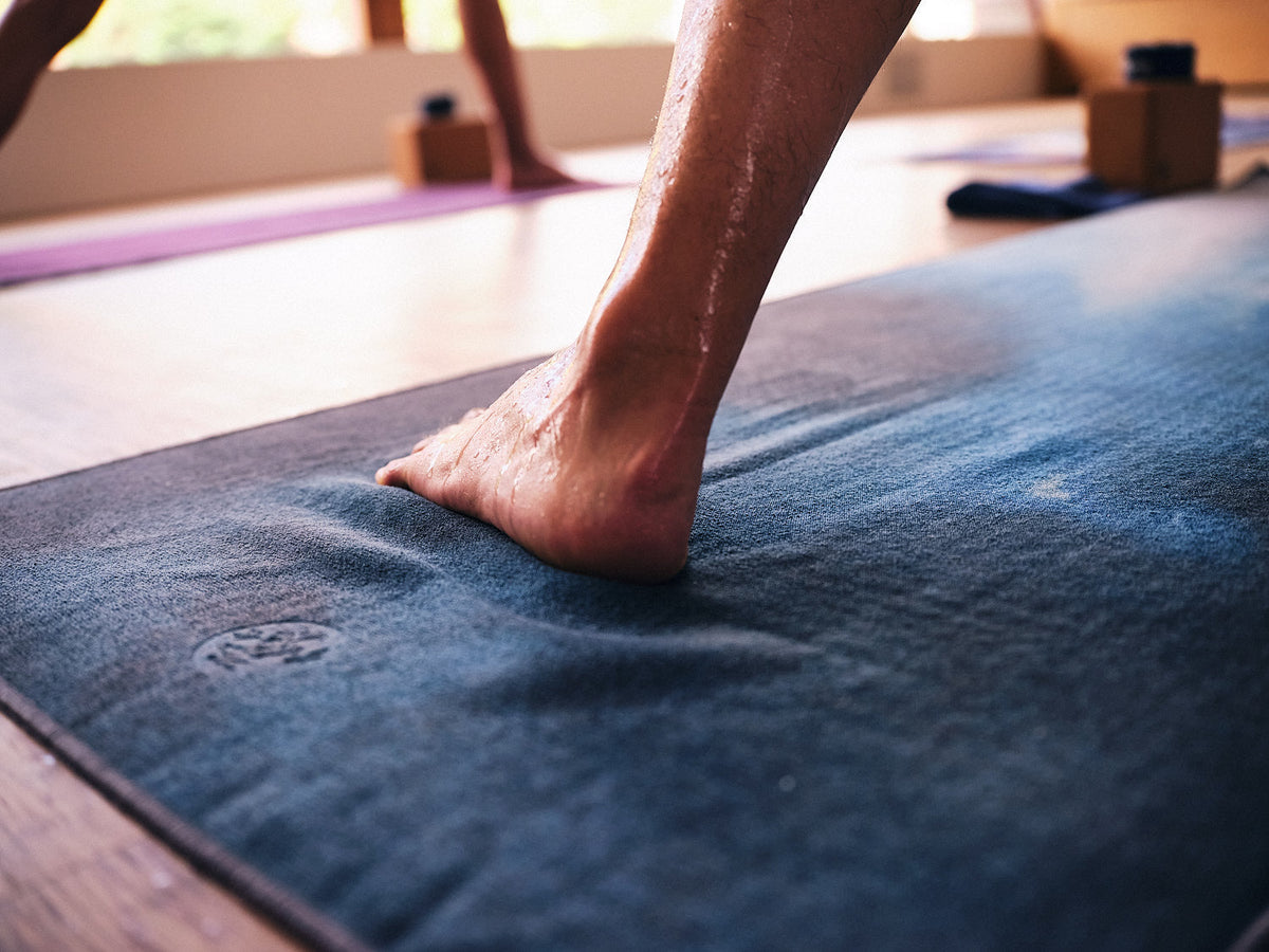 Manduka Yogitoes® Hot Yoga Hand Towel