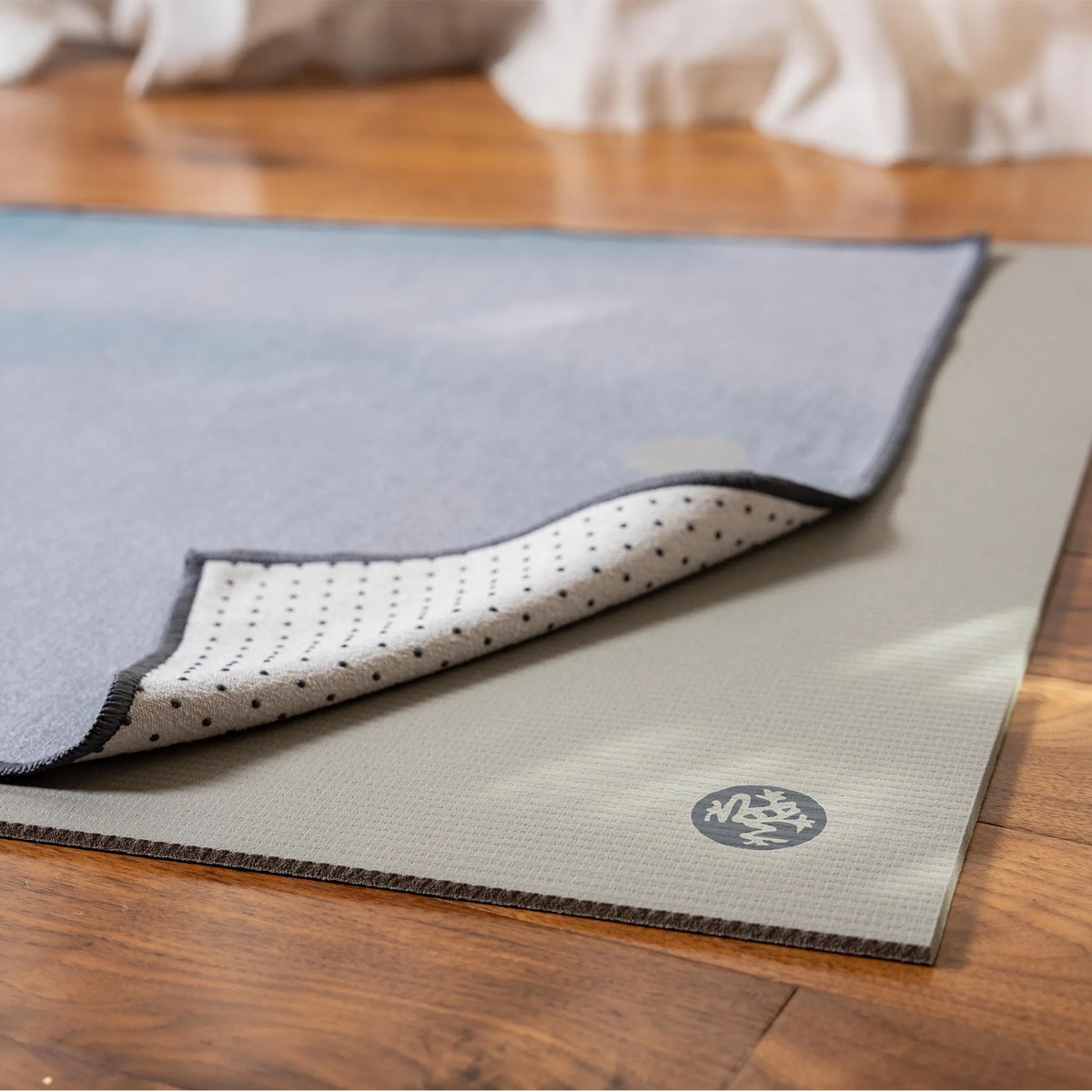 Manduka Yogitoes® Hot Yoga Mat Towel