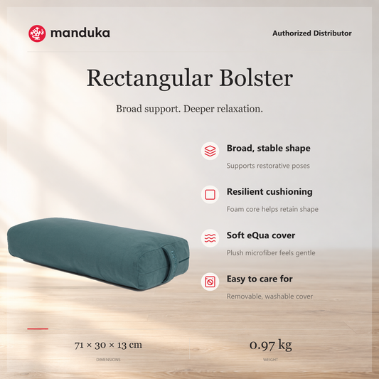 Manduka Rectangular Yoga Bolster — ringkasan fitur dan ukuran.